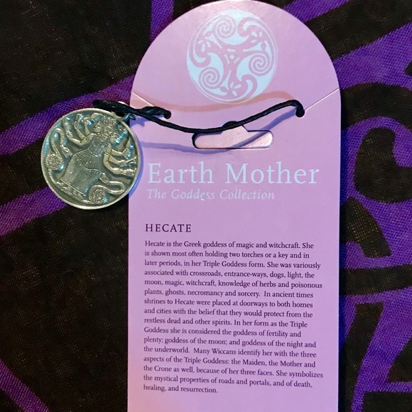 Hecate Hekate Triple Goddess Pewter Pendant - Picture 4 of 5